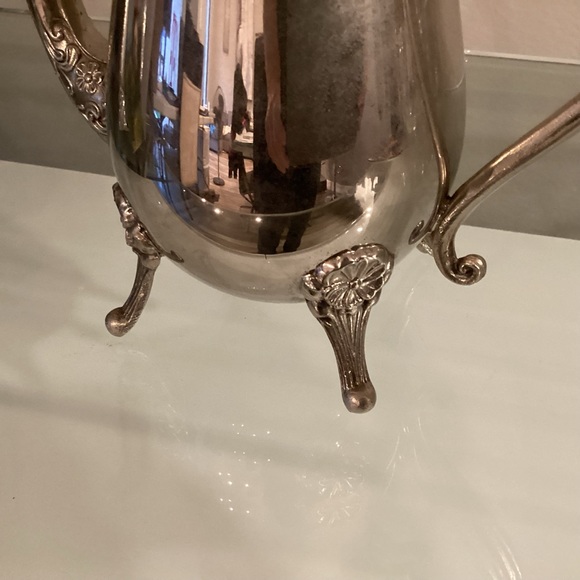 Beautiful Vintage Silverplate Teapot 10” - Picture 3 of 5